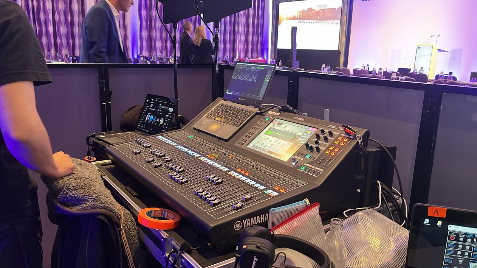 Konferenz, Medizinkonferenz, Konferenztechnik, Tontechnik, Videotechnik, Lichttechnik, Mikrofonie, Mikrofontechnik, Brähler, Braehler